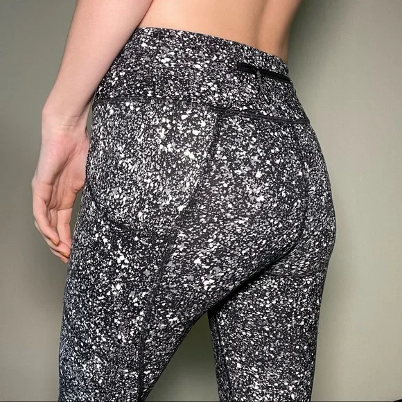 SOLD IN LIVE SHOW Lululemon Tight Stuff Tight II Splatter Scallop Hem - Picture 9 of 12